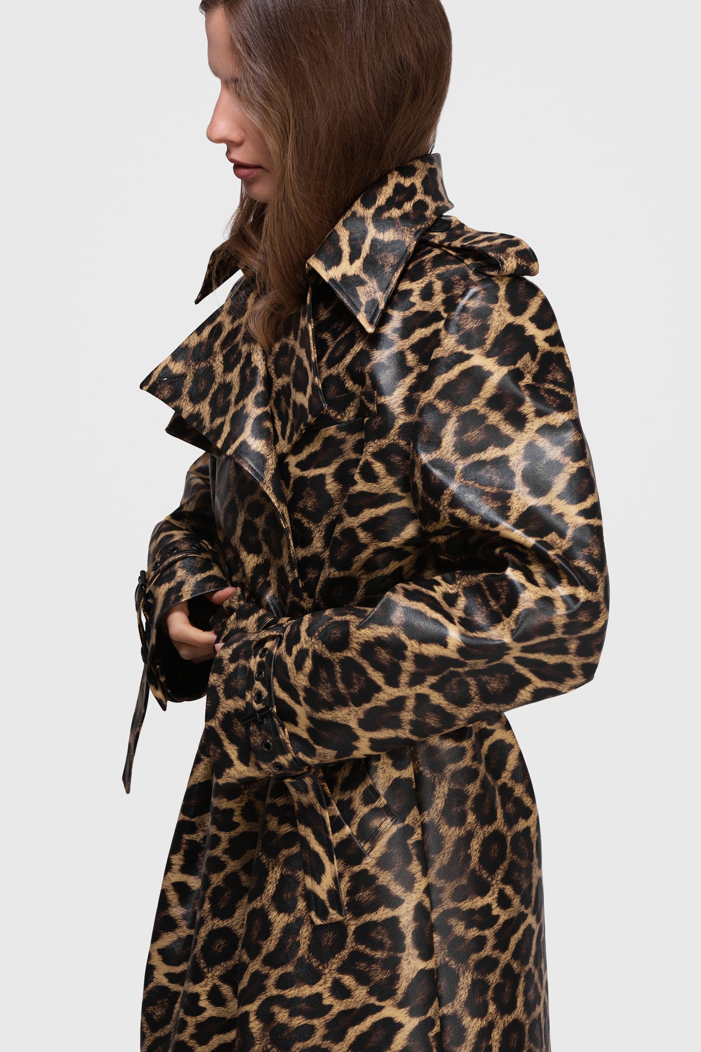 LEOPARDO RAŠTO DIRBTINĖS ODOS PALTAS