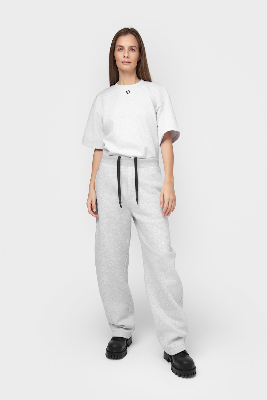 OVERSIZED LAISVALAIKIO KOSTIUMAS BE PŪKO