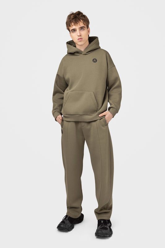 OVERSIZED LAISVALAIKIO KOSTIUMAS SU PŪKU