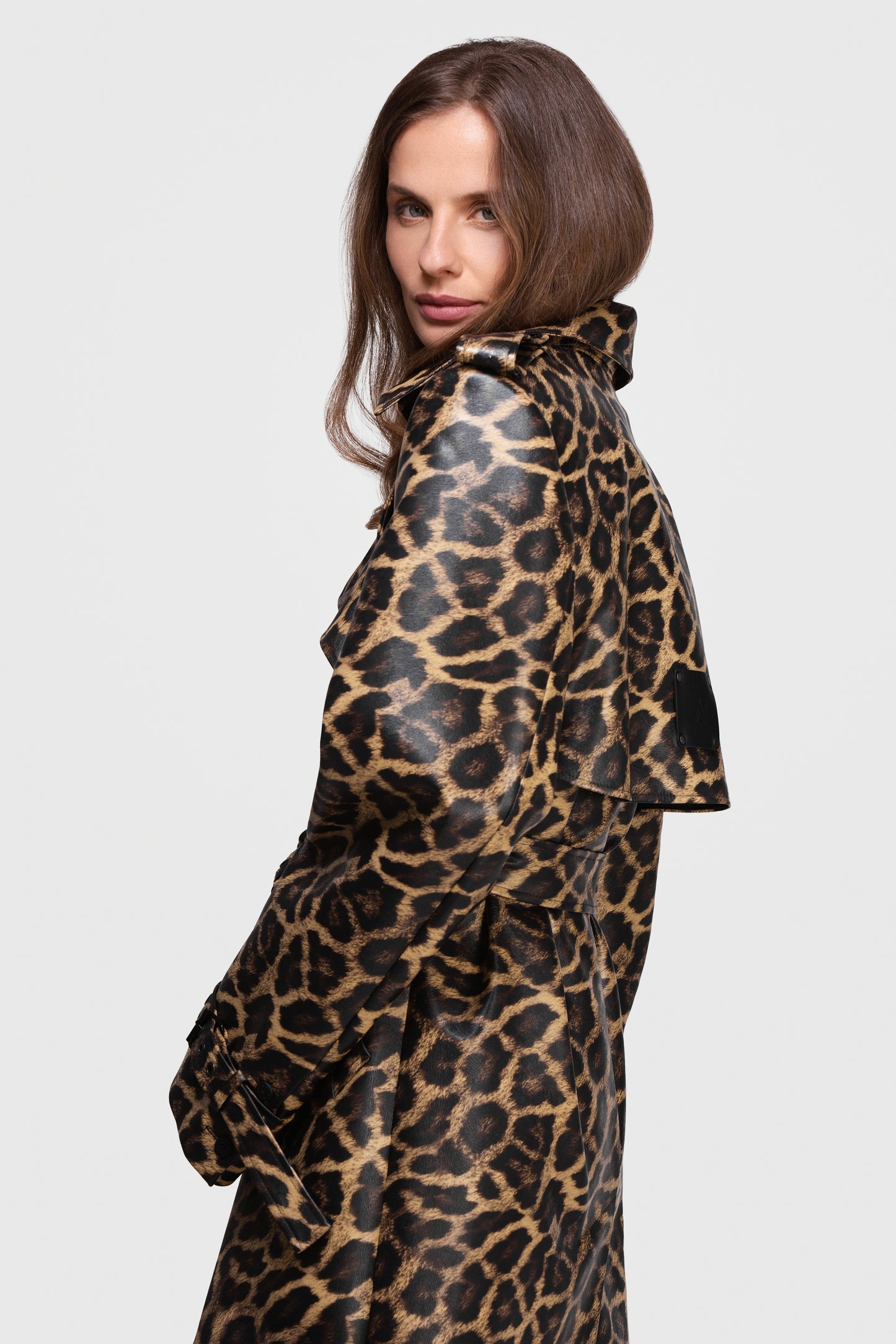LEOPARDO RAŠTO DIRBTINĖS ODOS PALTAS