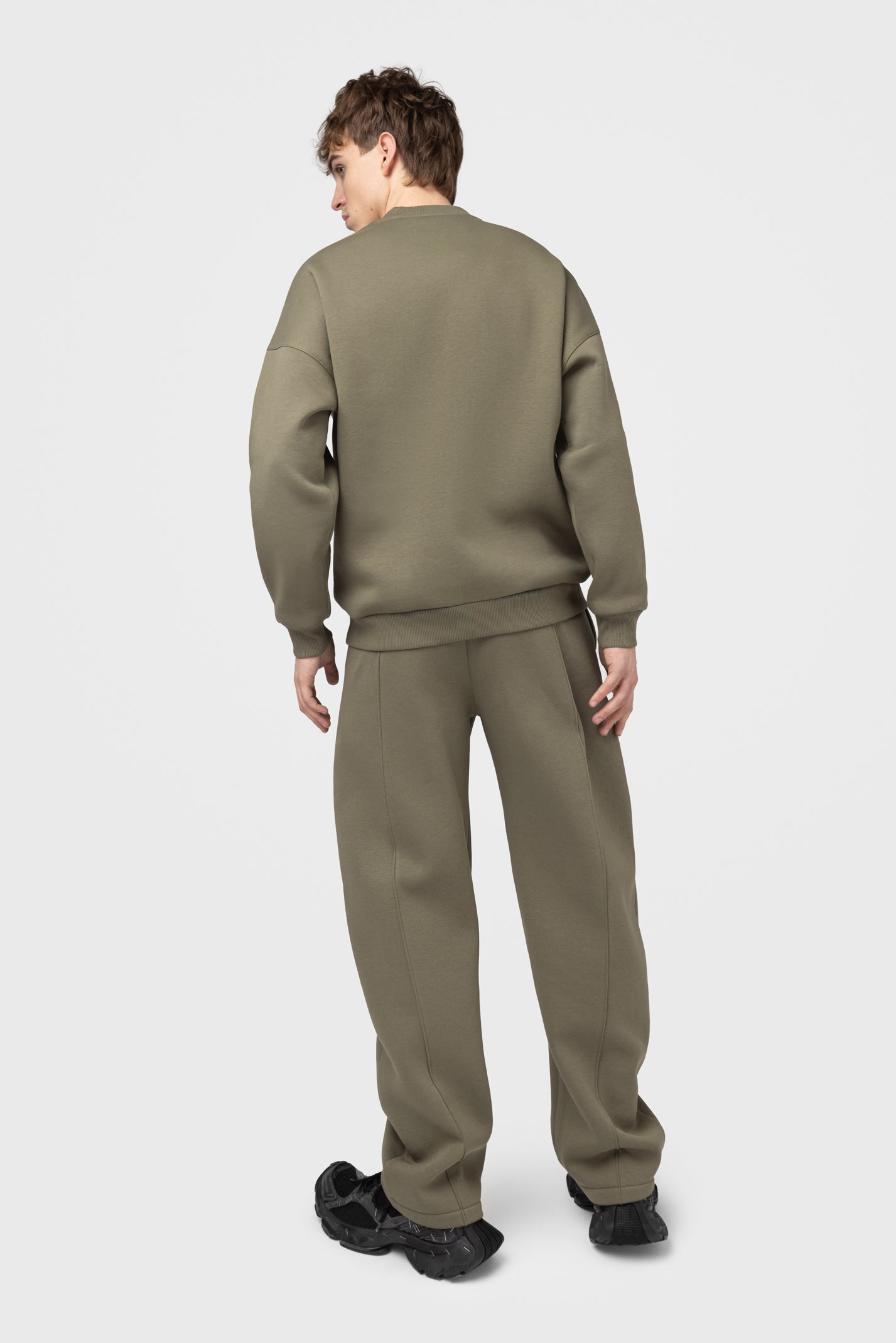 OVERSIZED SWEATSHIRT SU PŪKU