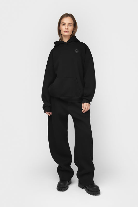 OVERSIZED LAISVALAIKIO KOSTIUMAS SU PŪKU