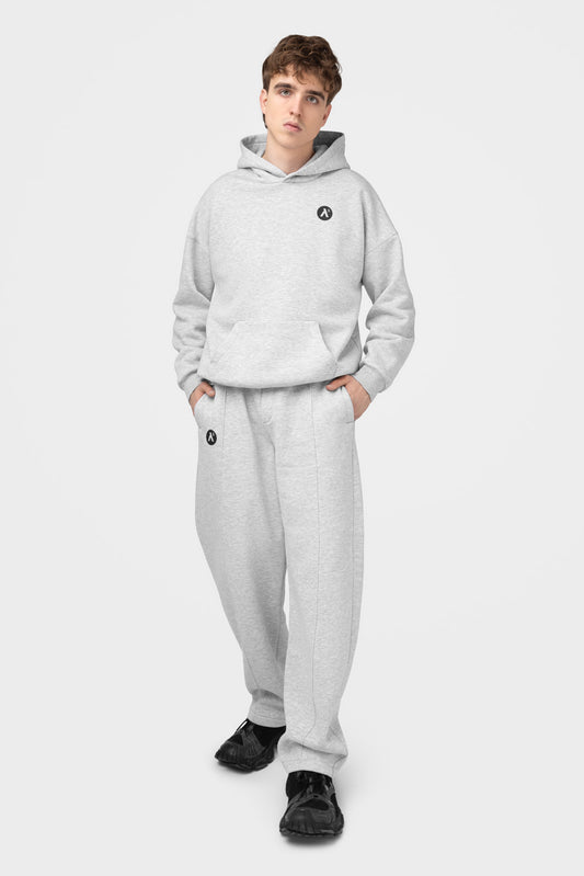 OVERSIZED LAISVALAIKIO KOSTIUMAS SU PŪKU