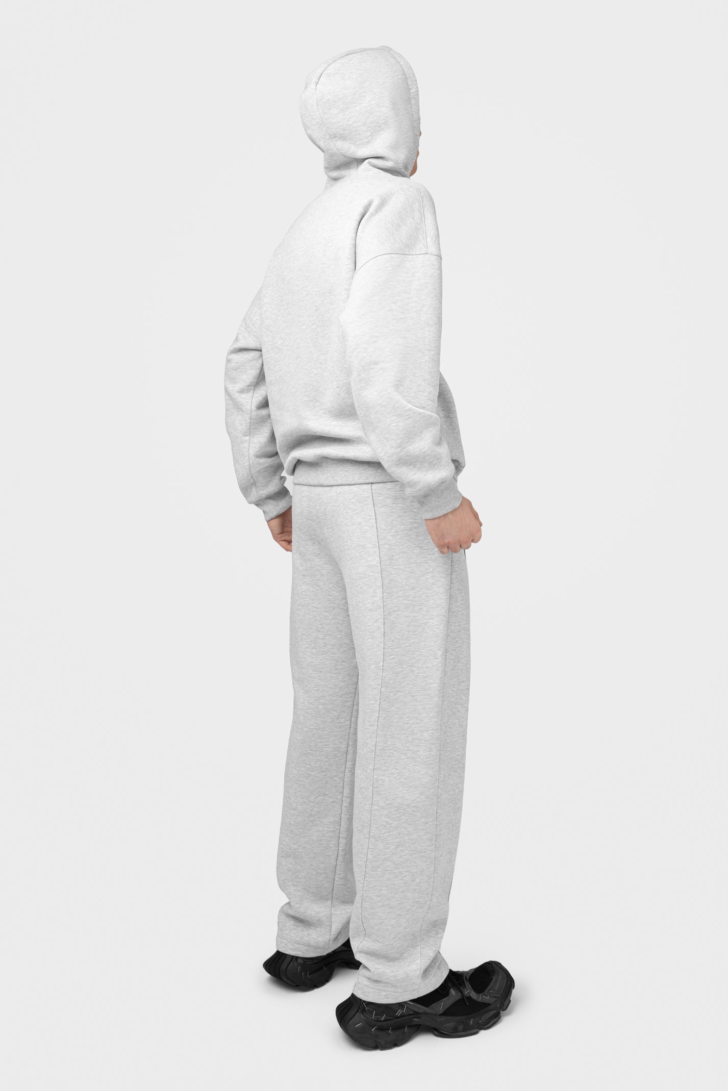 OVERSIZED LAISVALAIKIO KOSTIUMAS SU PŪKU