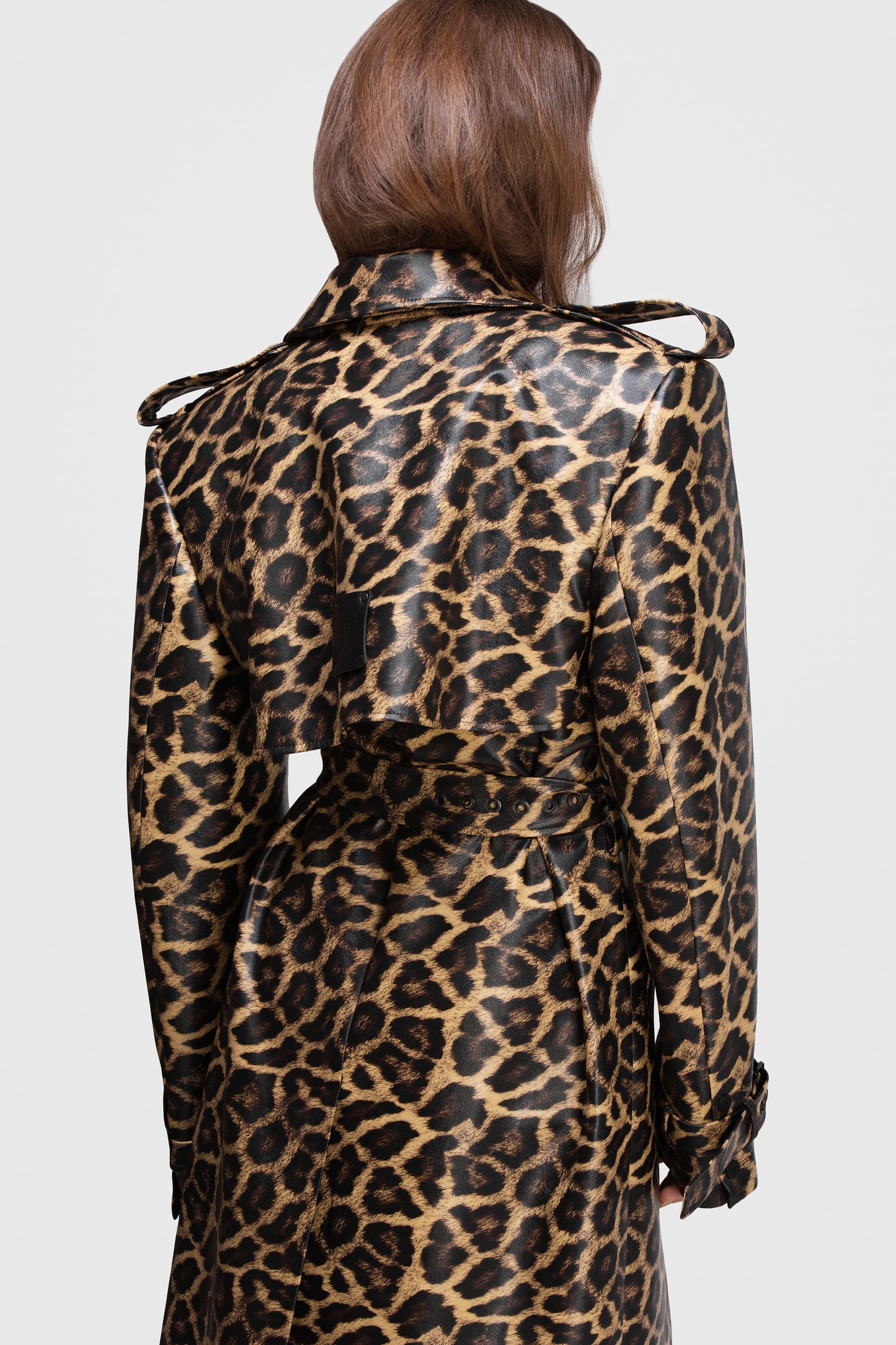 LEOPARDO RAŠTO DIRBTINĖS ODOS PALTAS