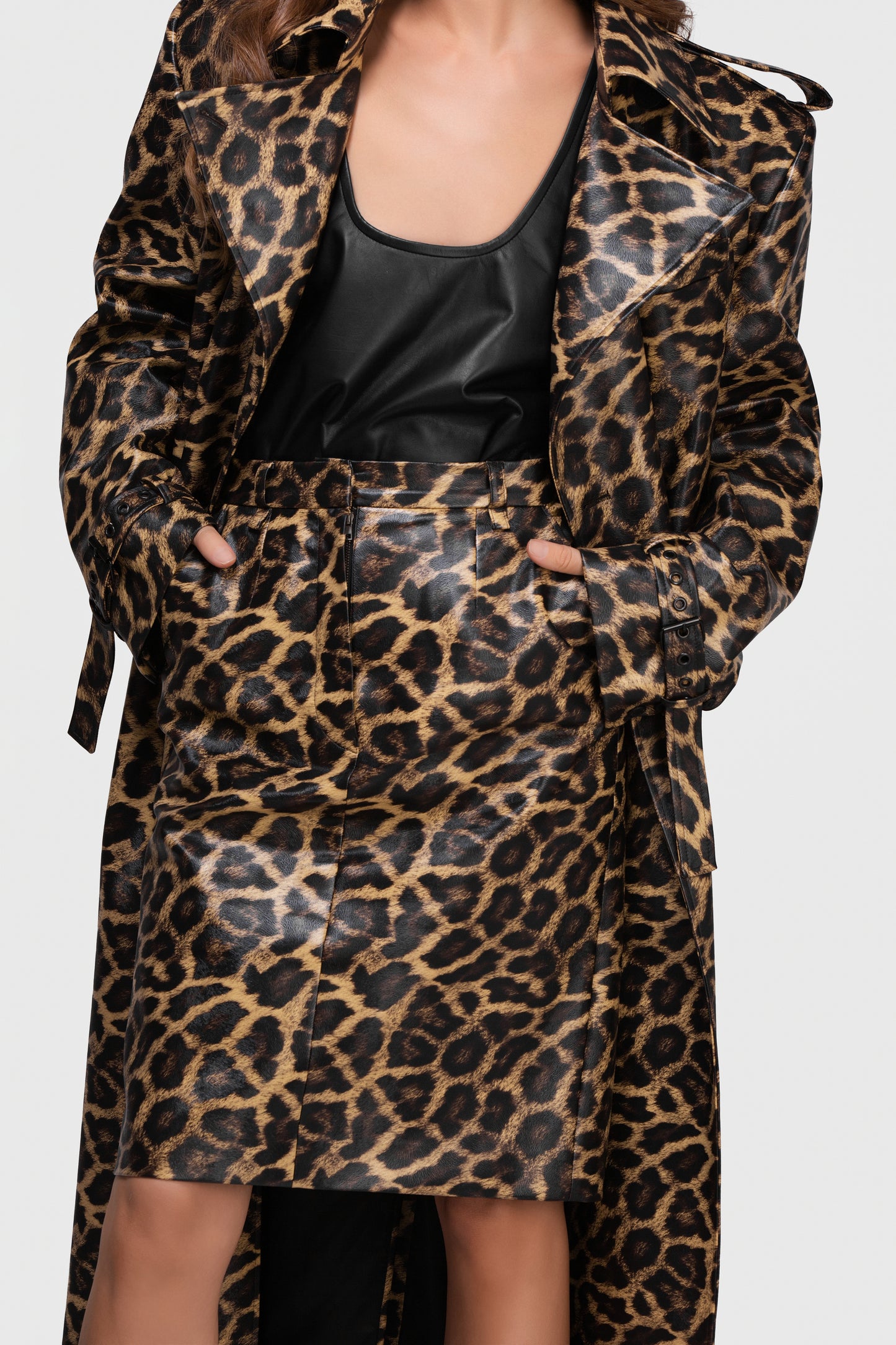 LEOPARDO RAŠTO DIRBTINĖS ODOS PALTAS