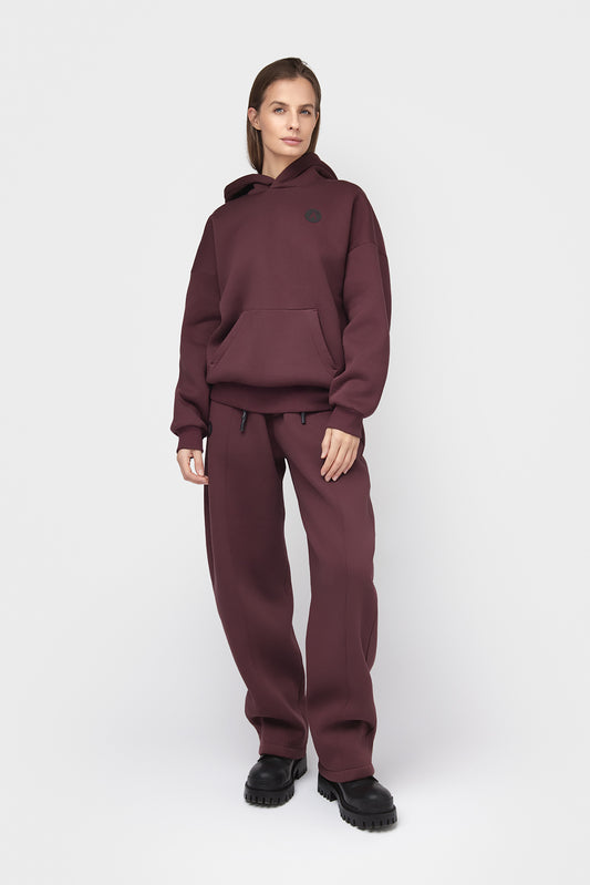 OVERSIZED LAISVALAIKIO KOSTIUMAS SU PŪKU