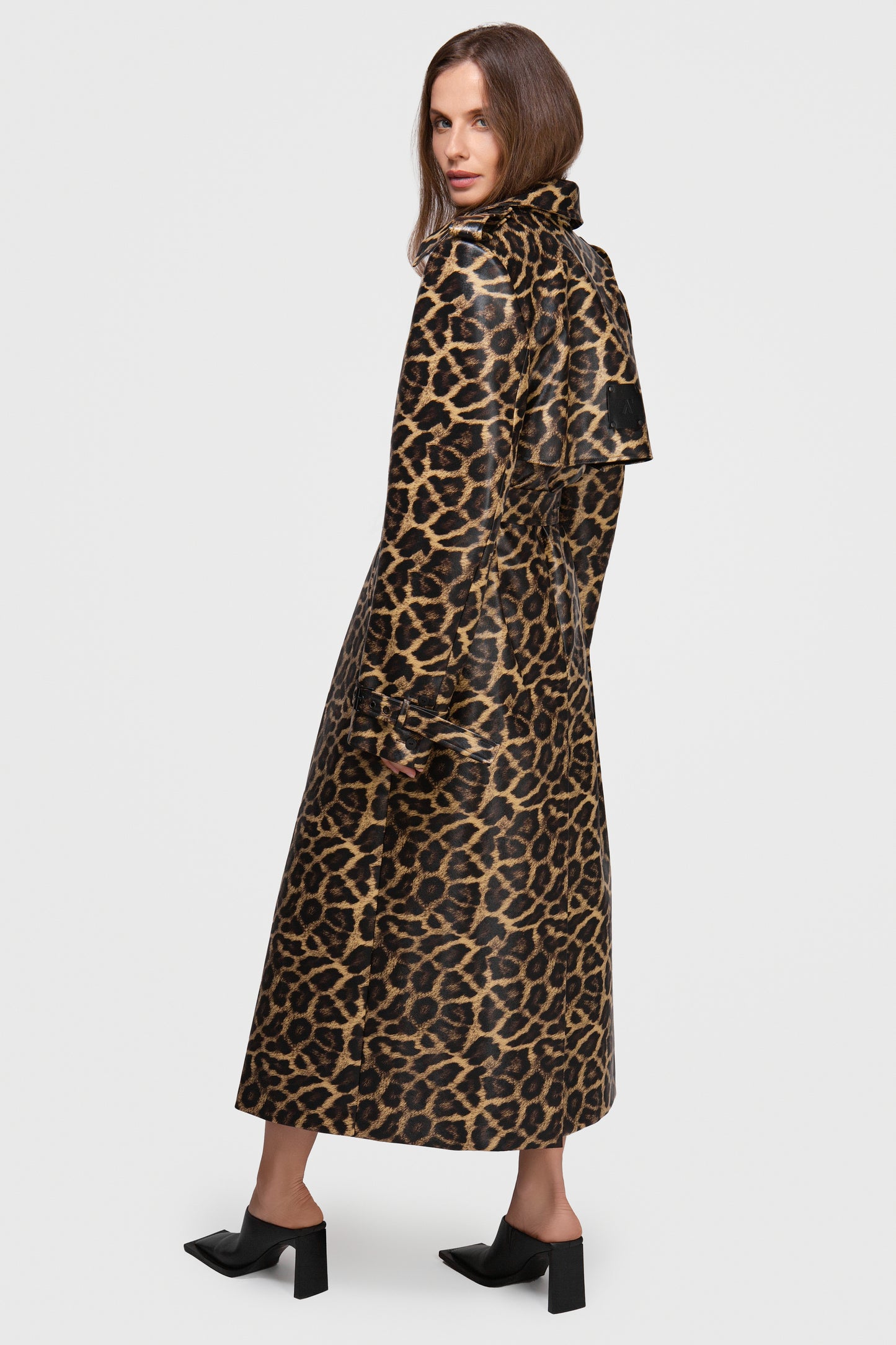 LEOPARDO RAŠTO DIRBTINĖS ODOS PALTAS