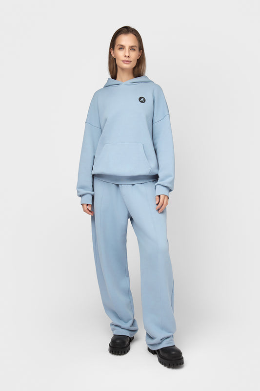 OVERSIZED LAISVALAIKIO KOSTIUMAS BE PŪKO