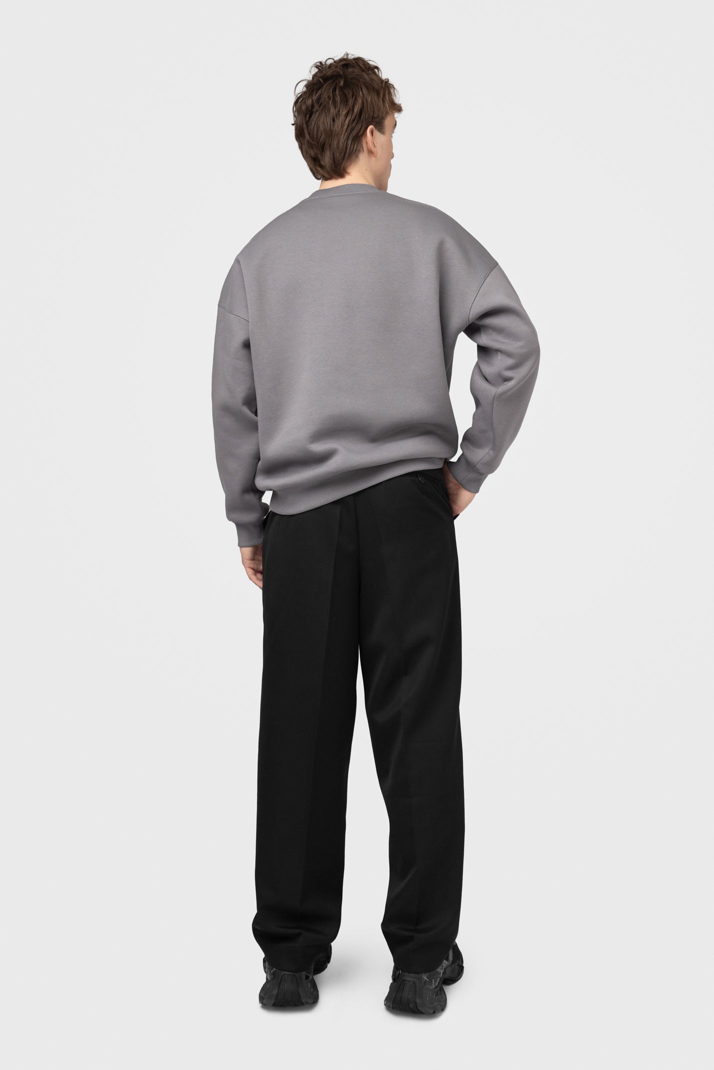 OVERSIZED SWEATSHIRT SU PŪKU