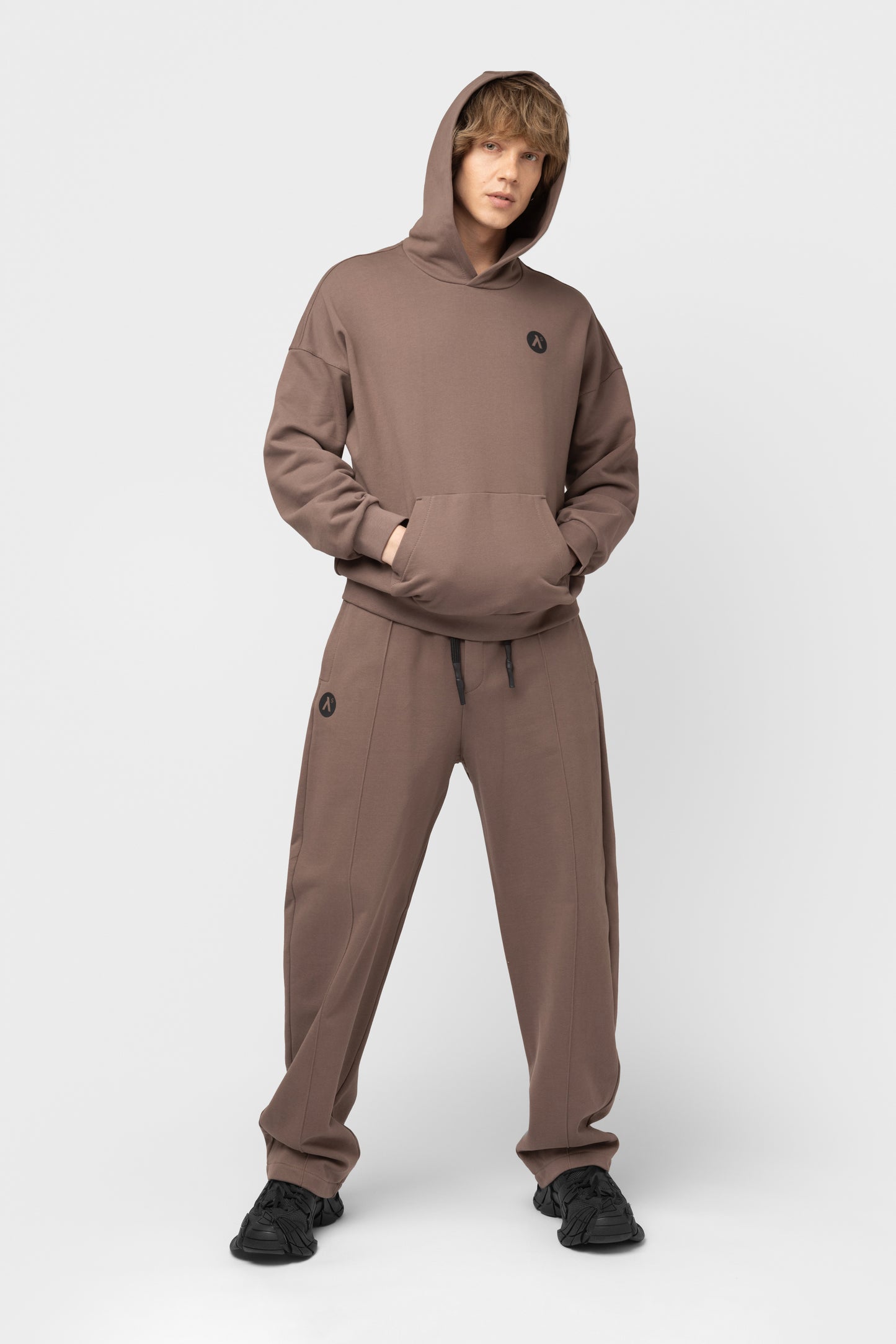 OVERSIZED LAISVALAIKIO KOSTIUMAS BE PŪKO