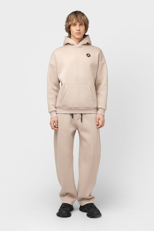 OVERSIZED LAISVALAIKIO KOSTIUMAS SU PŪKU