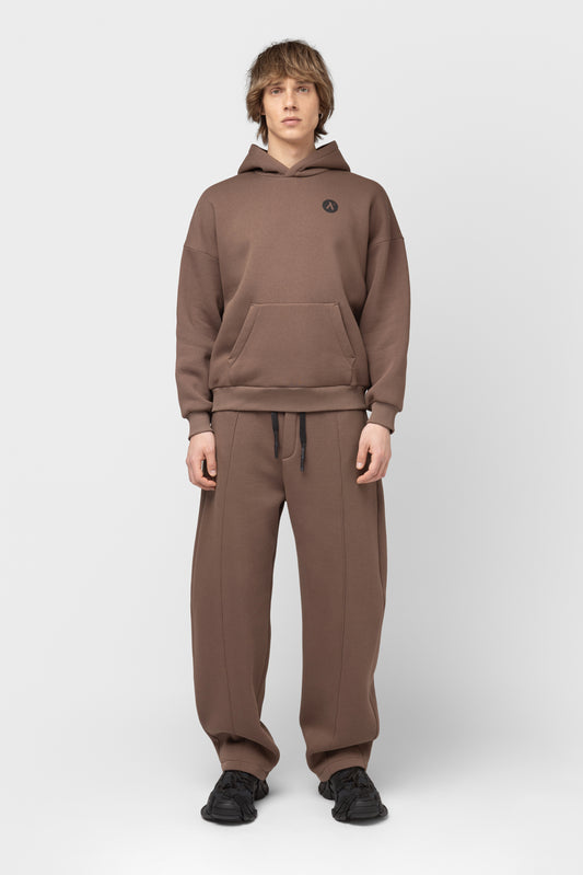 OVERSIZED LAISVALAIKIO KOSTIUMAS SU PŪKU