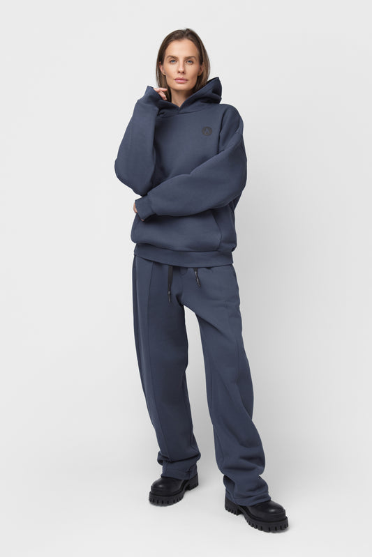 OVERSIZED LAISVALAIKIO KOSTIUMAS BE PŪKO