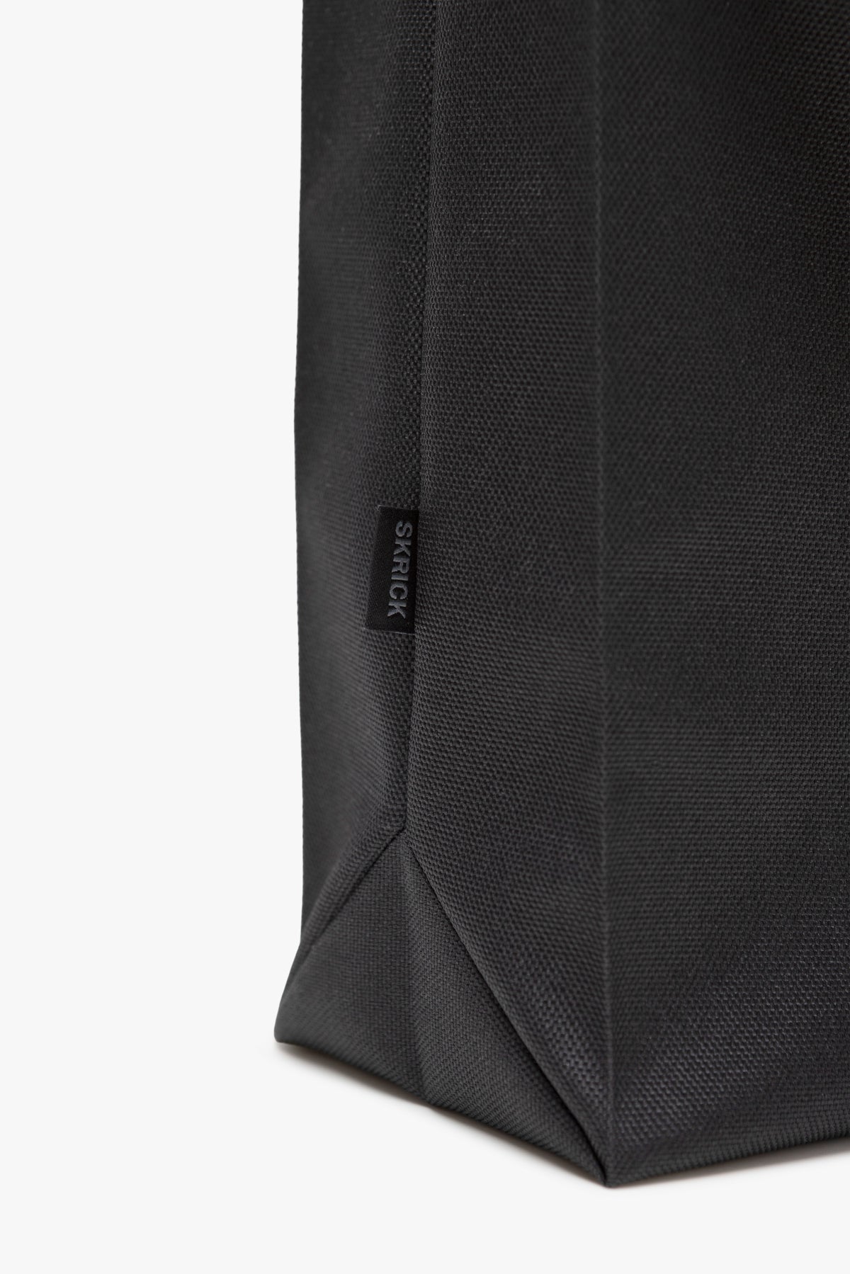 SKRICK TOTE BAG detalė – sutvirtintas dugnas. AIRIDA SKRICK