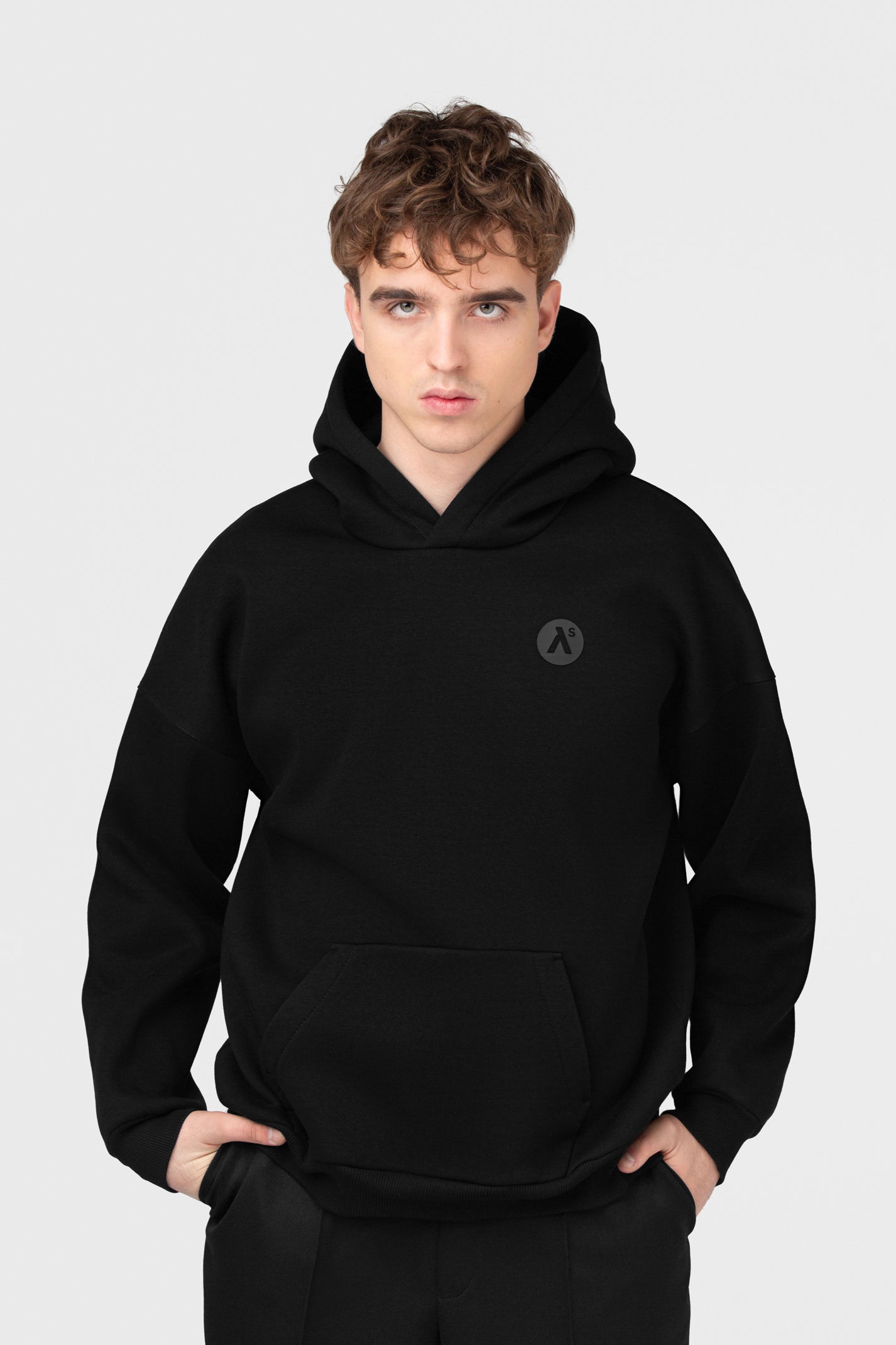 OVERSIZED HOODIE SU PŪKU