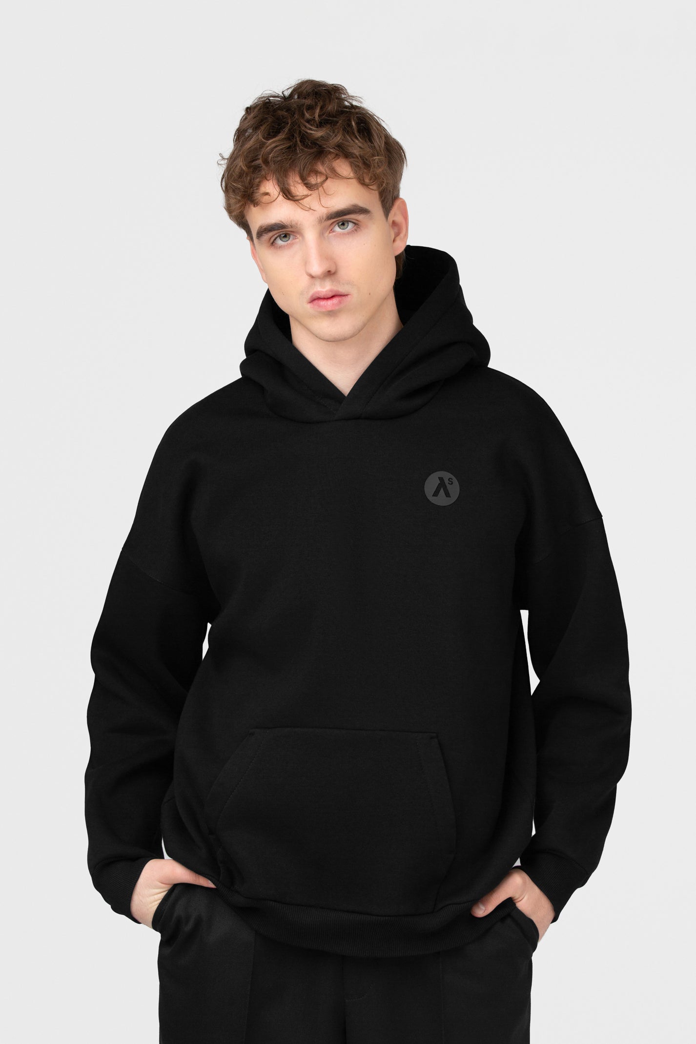 OVERSIZED HOODIE SU PŪKU