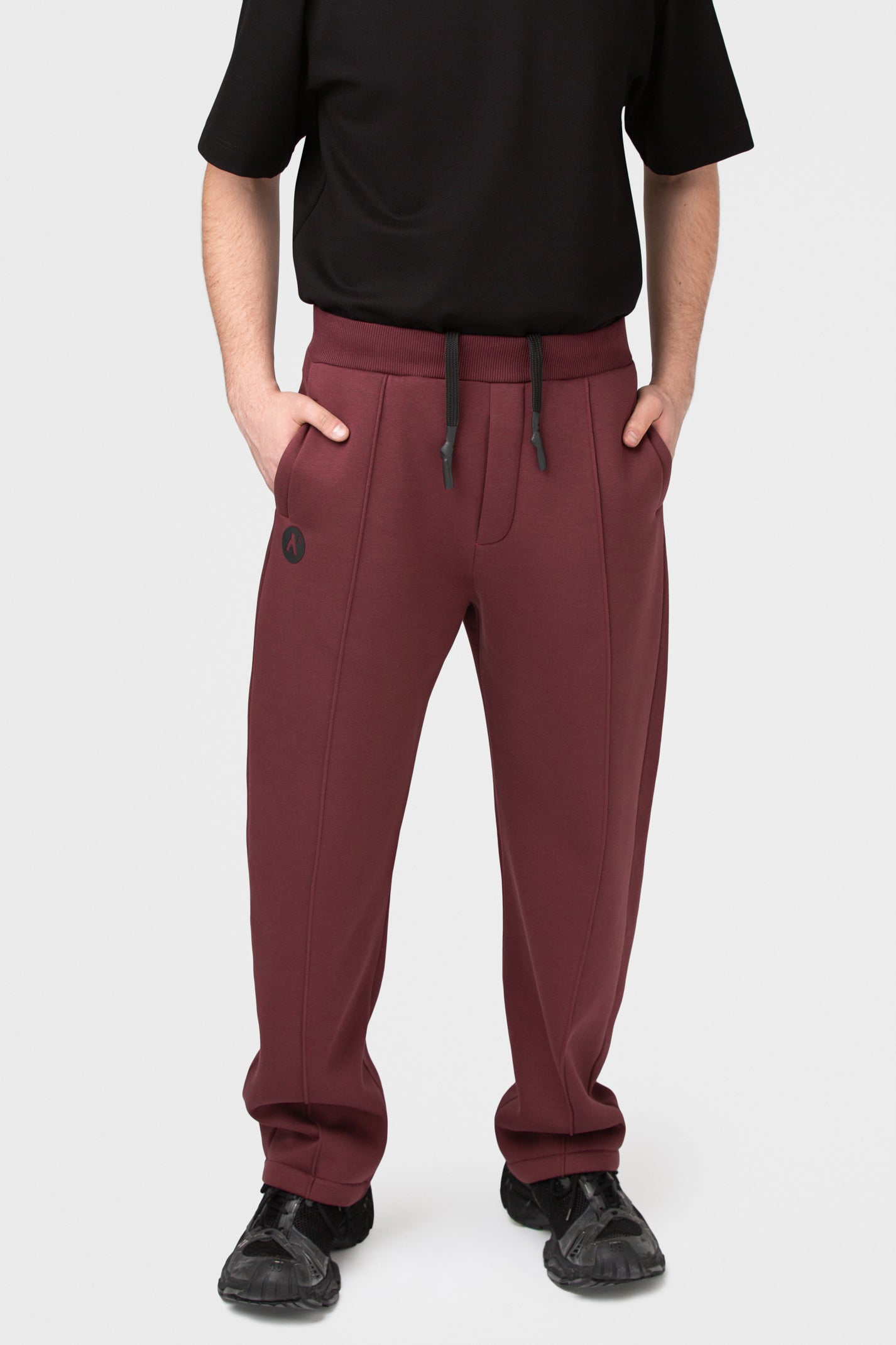 OVERSIZED LAISVALAIKIO KOSTIUMAS SU PŪKU