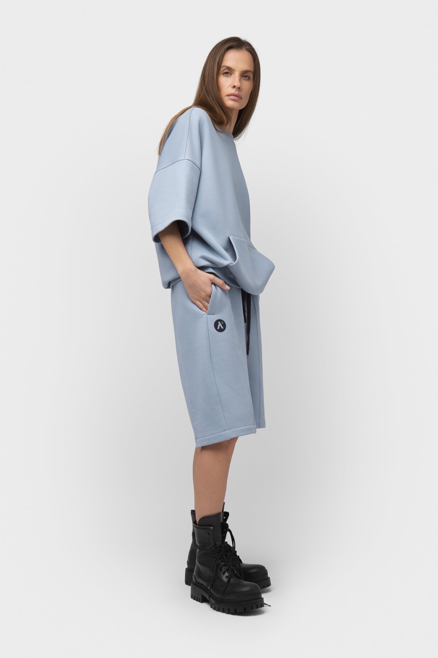 LAISVALAIKIO KOSTIUMAS SU ŠORTAIS