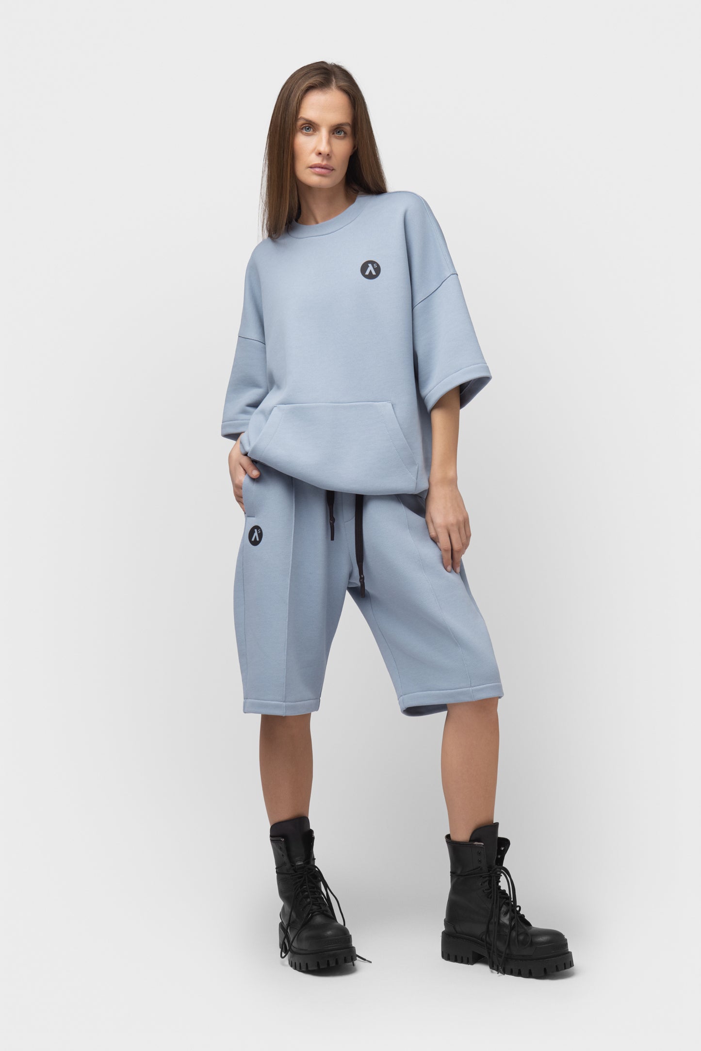 LAISVALAIKIO KOSTIUMAS SU ŠORTAIS