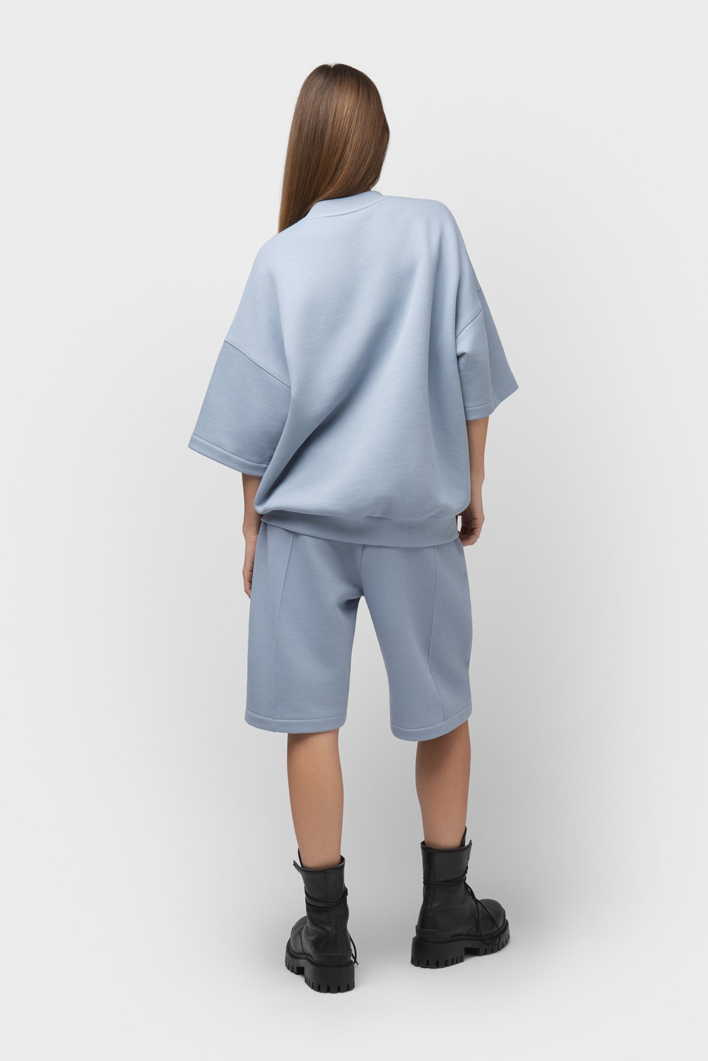 LAISVALAIKIO KOSTIUMAS SU ŠORTAIS