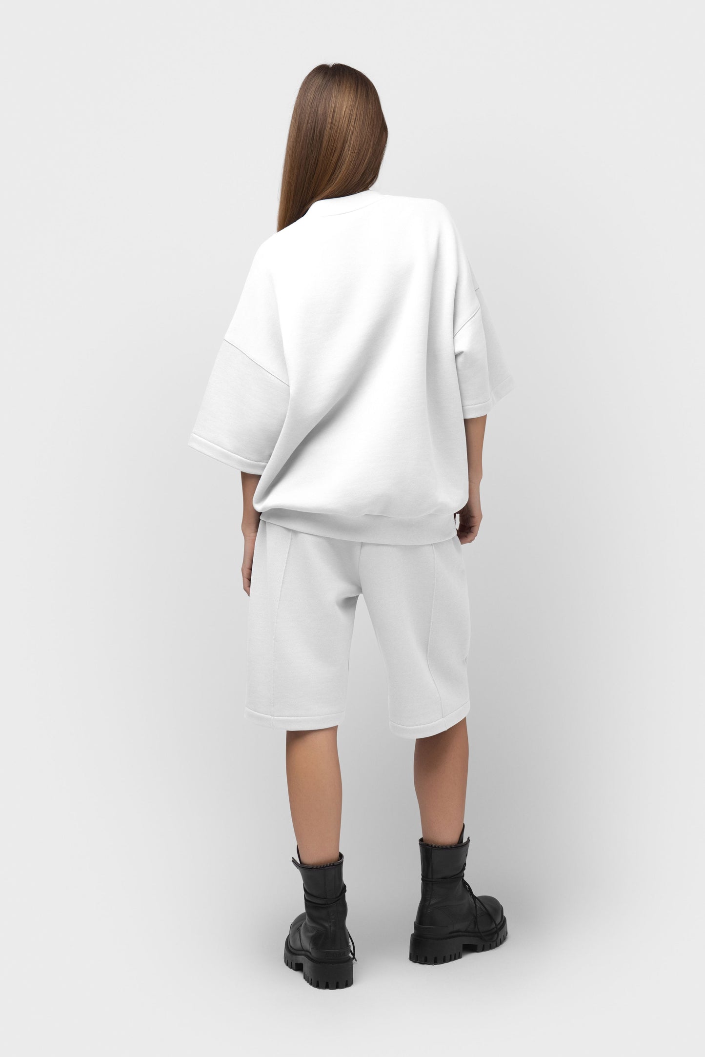 LAISVALAIKIO KOSTIUMAS SU ŠORTAIS