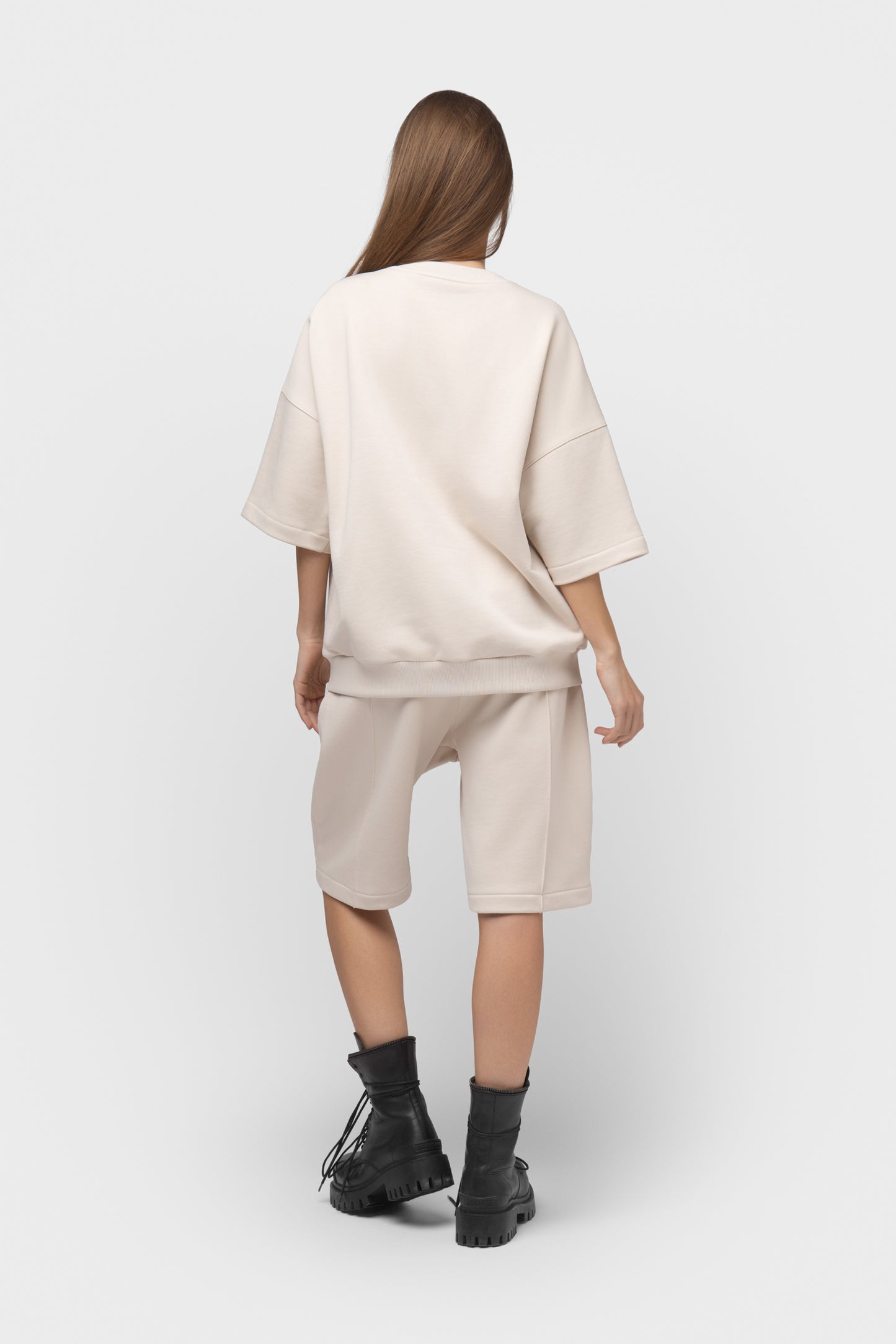 LAISVALAIKIO KOSTIUMAS SU ŠORTAIS