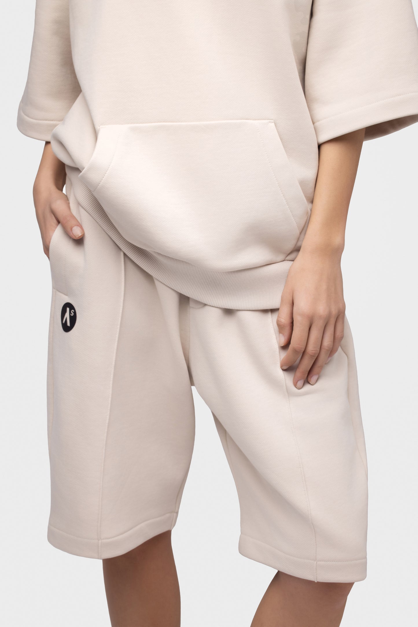 LAISVALAIKIO KOSTIUMAS SU ŠORTAIS