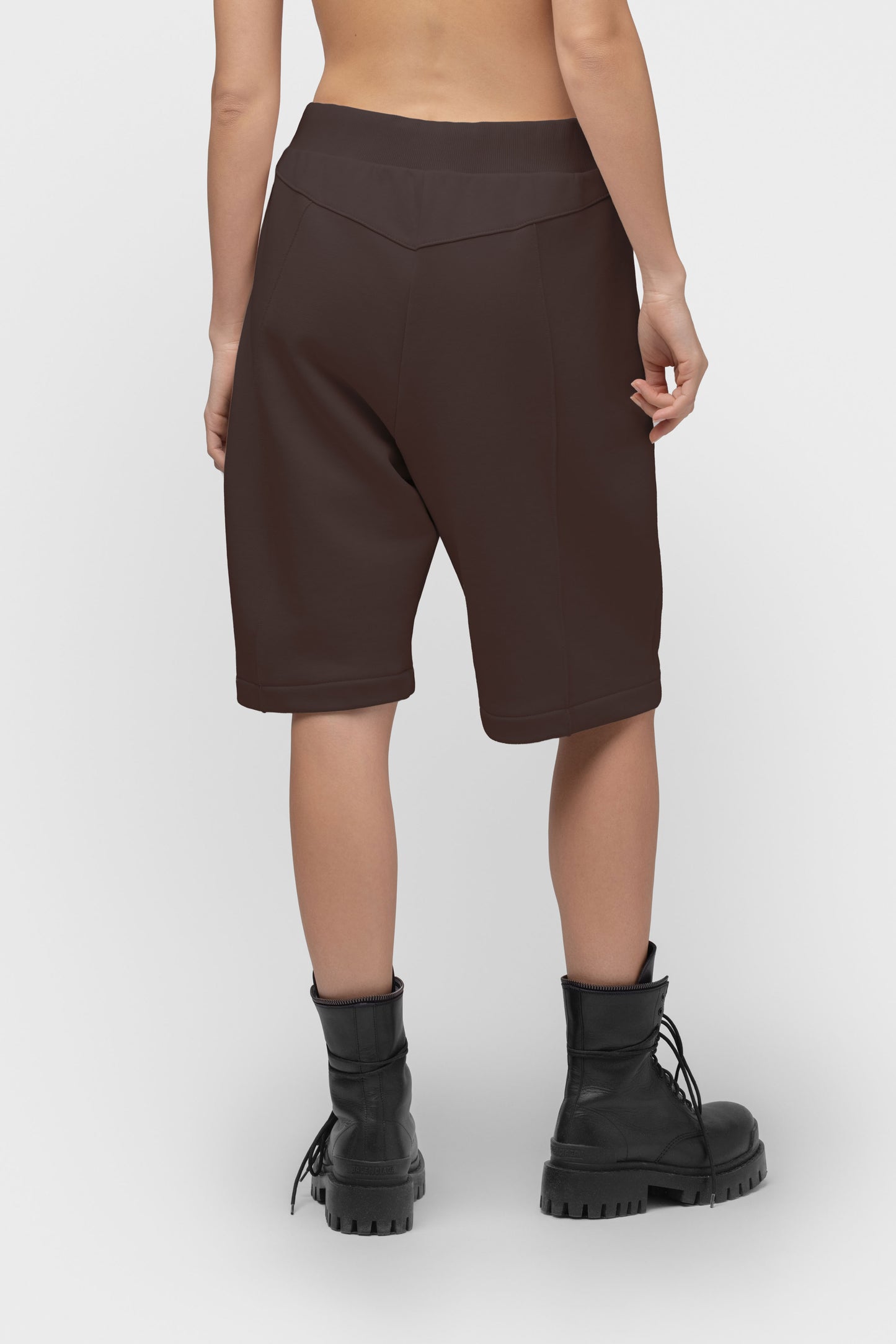 LAISVALAIKIO KOSTIUMAS SU ŠORTAIS IR KAPIŠONU