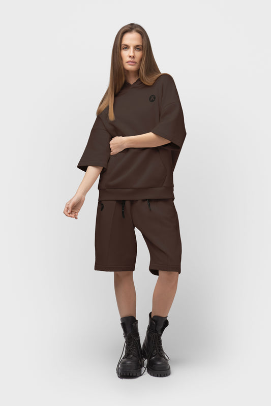 LAISVALAIKIO KOSTIUMAS SU ŠORTAIS IR KAPIŠONU