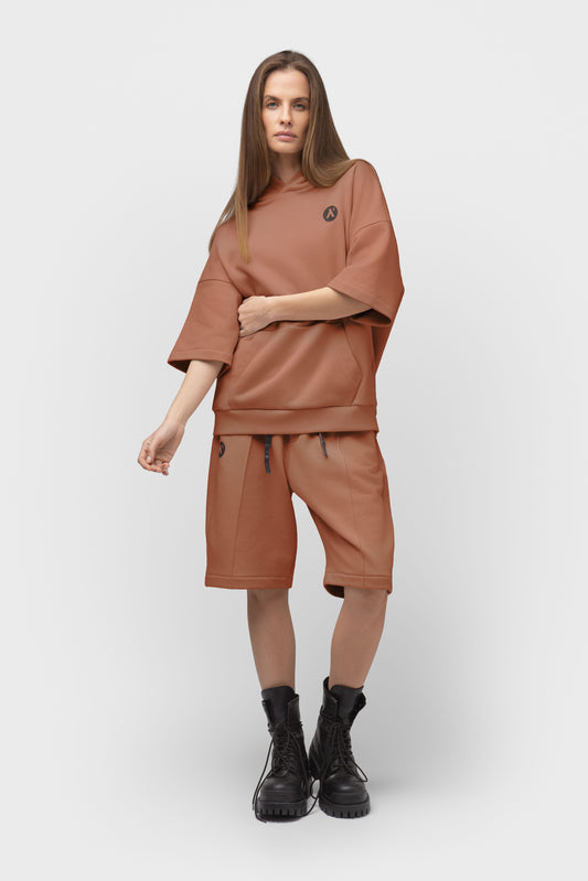 LAISVALAIKIO KOSTIUMAS SU ŠORTAIS IR KAPIŠONU