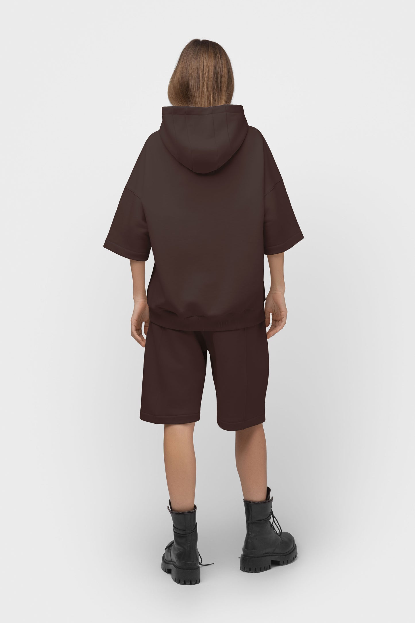 LAISVALAIKIO KOSTIUMAS SU ŠORTAIS IR KAPIŠONU