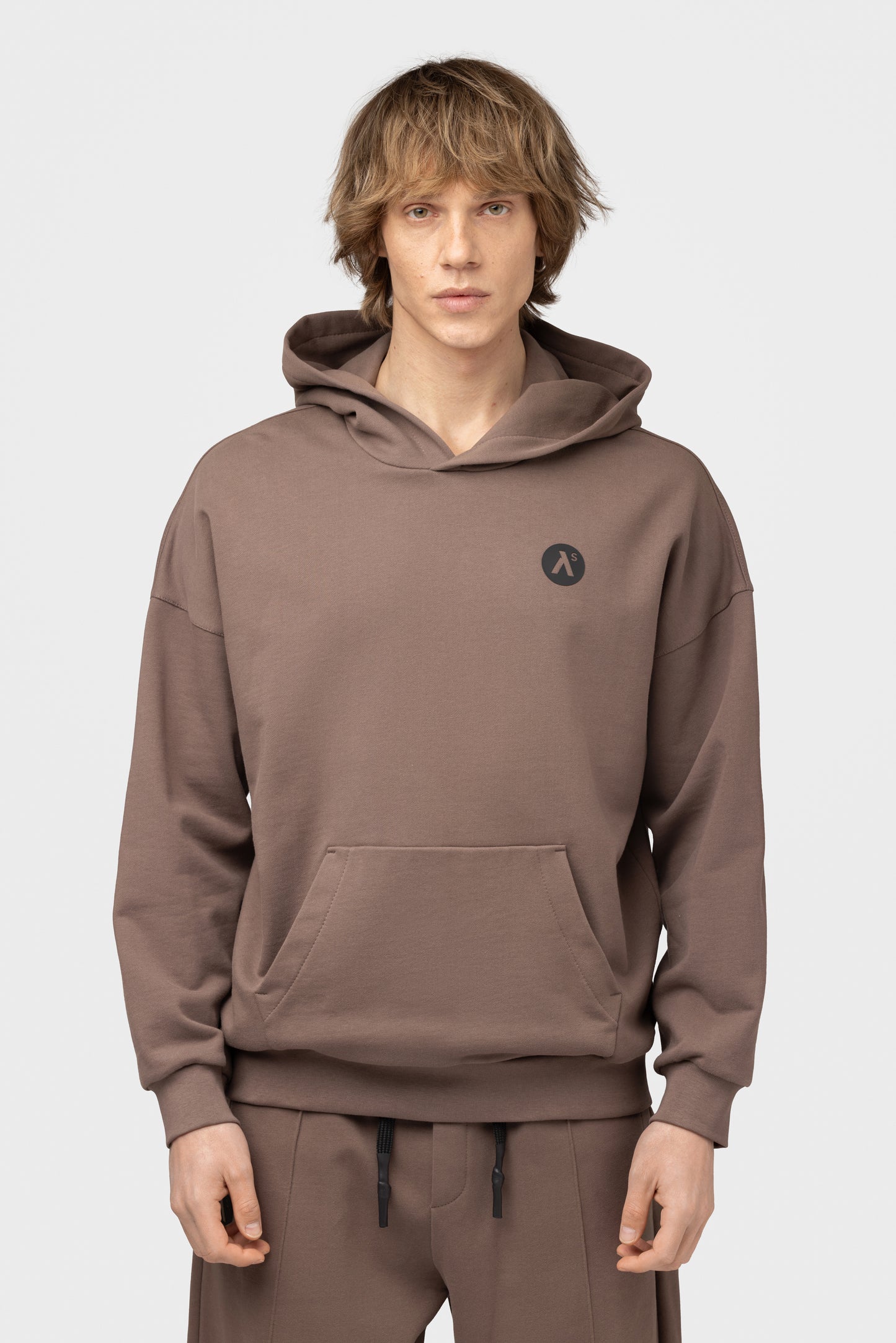 OVERSIZED LAISVALAIKIO KOSTIUMAS BE PŪKO