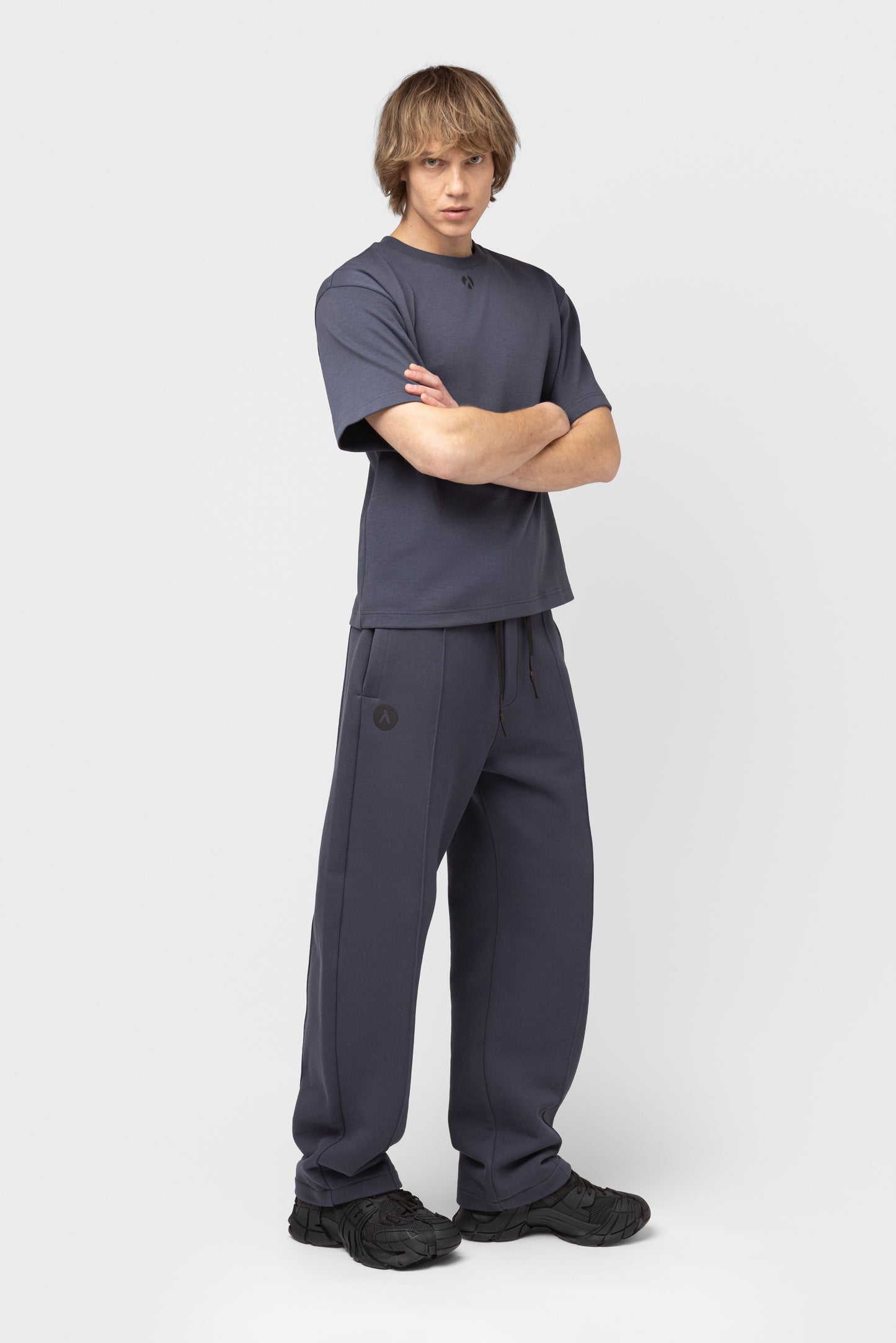 OVERSIZED LAISVALAIKIO KOSTIUMAS BE PŪKO
