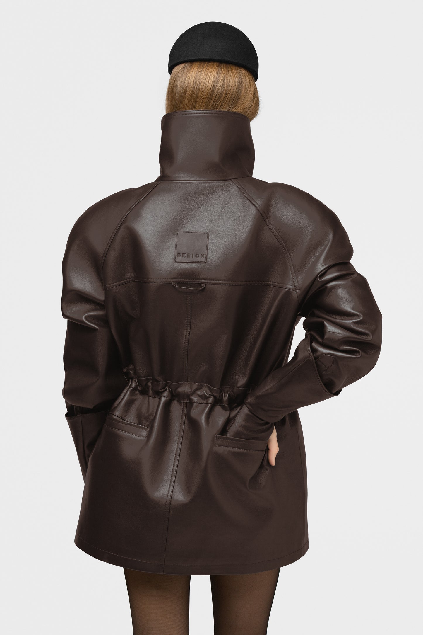 NATŪRALIOS ODOS STRIUKĖ-FORMA- TAMSIAI RUDA