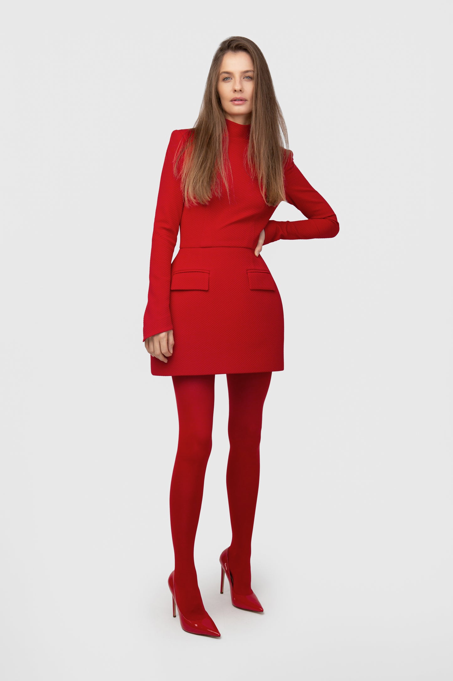 KONE SUKNELĖ SU STAČIA APYKAKLE