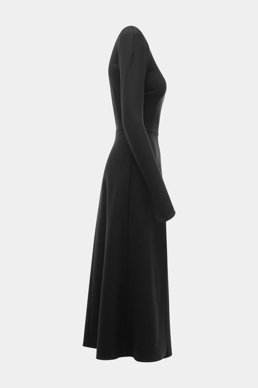 SUKNELĖ SU SKELTUKU